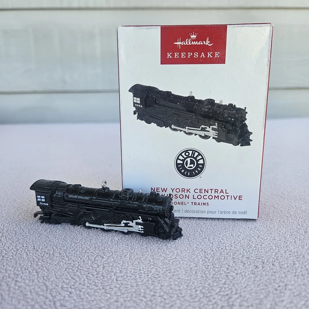 Hallmark New York Central 700E Hudson Locomotive Lionel Trains Ornament 2025